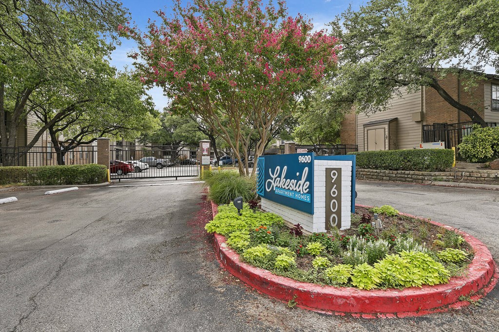 Sign at Lakeside Apartments, Dallas, TX