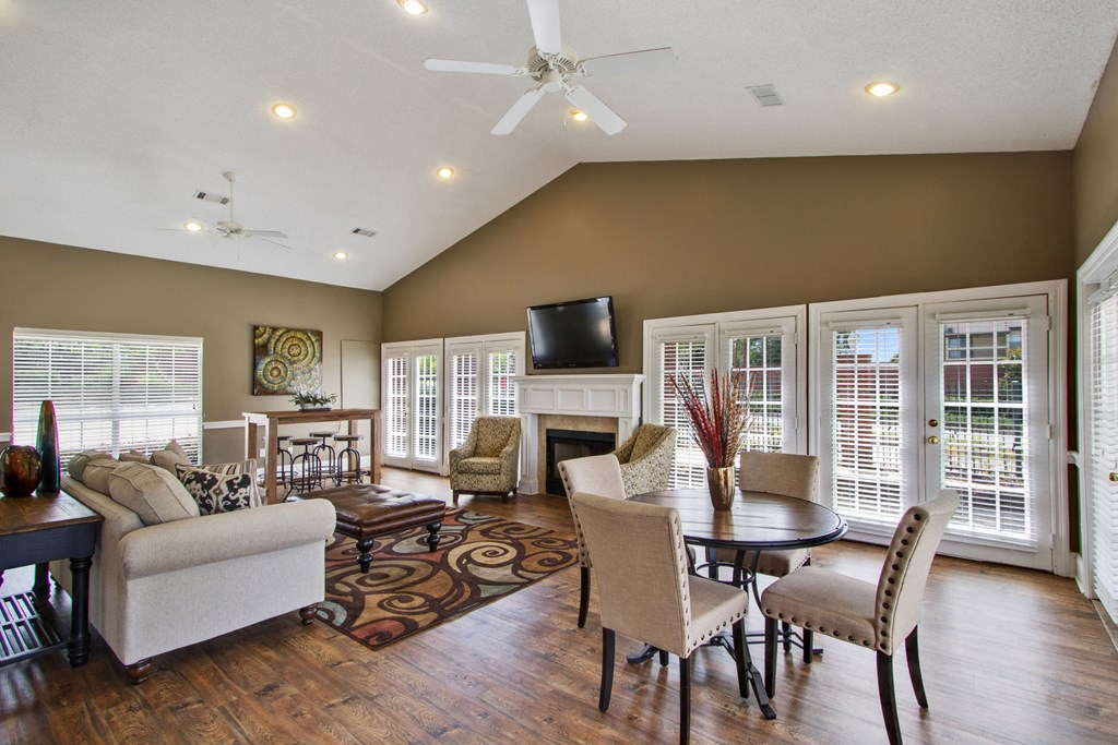 Ridgeland, MS apartment complex resident clubhouse with ample seating, TV, and fireplace at The Gables