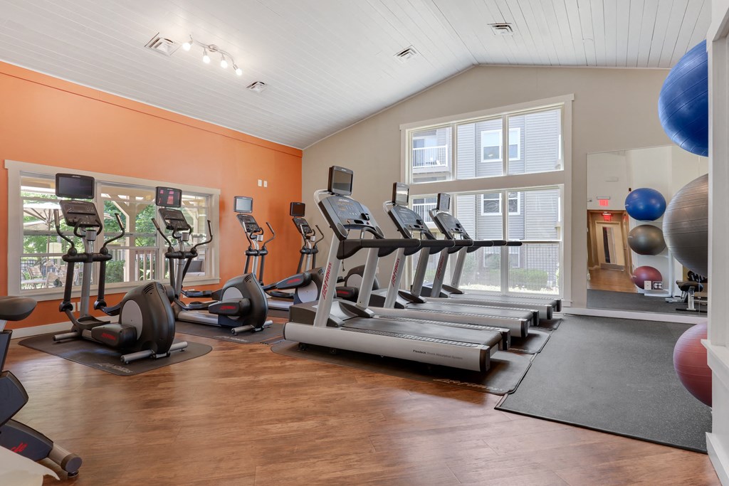 additional photo for property listing at chic digs with room to stretch out in the village 22 car