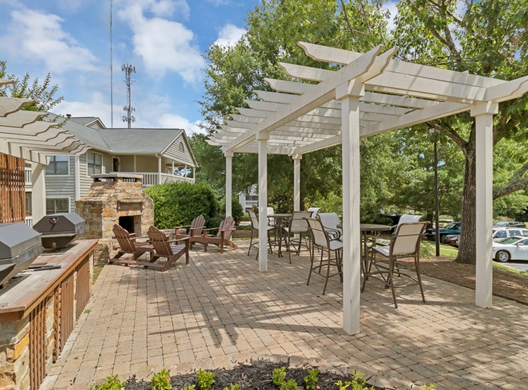 Outdoor lounge and grilling station at Forest Pointe apartments in Macon, GA