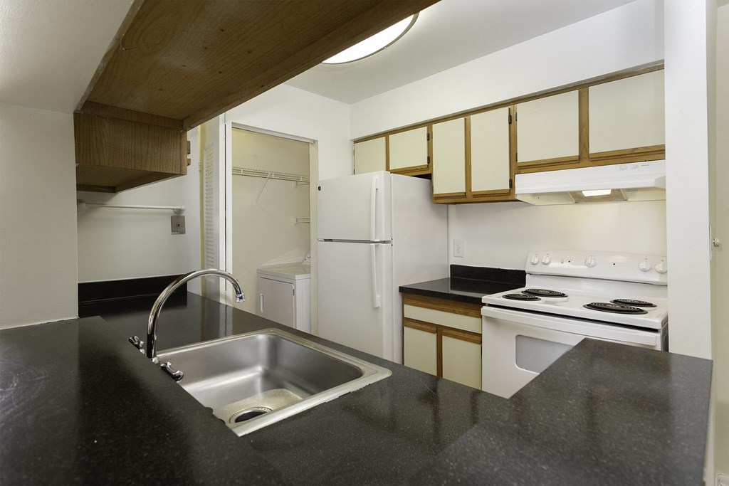 Kitchen with open look-through at Windsor Park in Woodbridge, VA