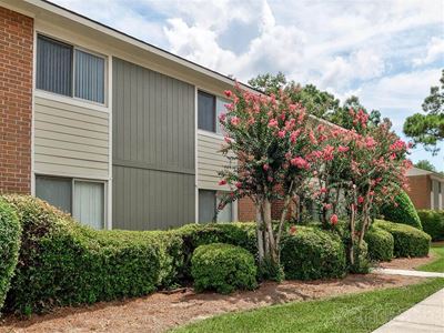 2-story apartment building at Ridgewood Apartments in Savannah, GA showing the apartment landscaped exterior