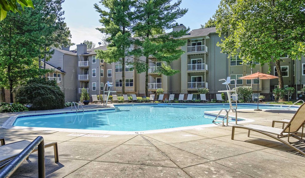 Hunt Club apartments in Gaithersburg, MD swimming pool for residents