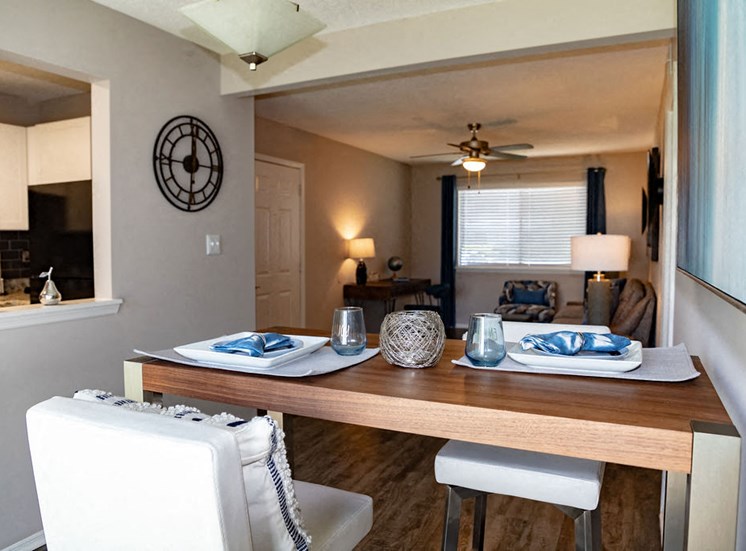 Forest Ridge dining area with table and chairs in Macon, GA
