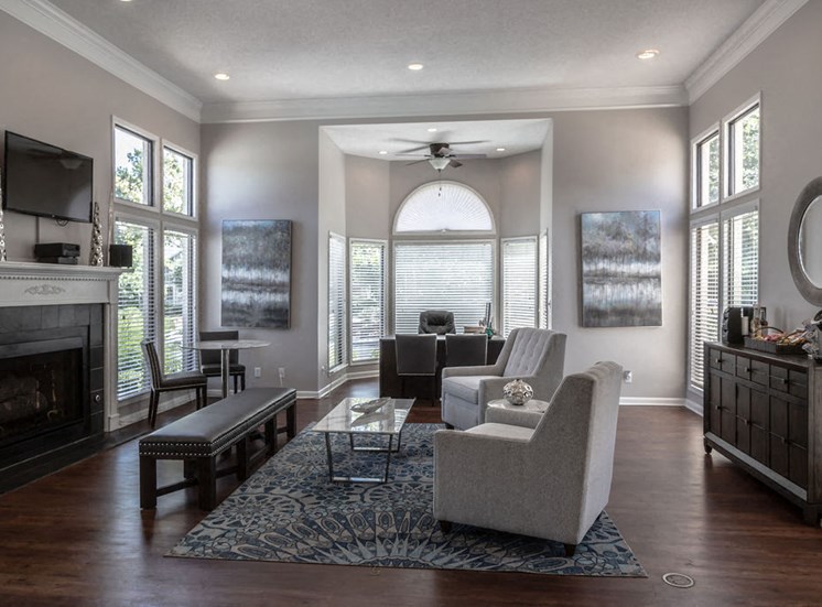 Lounge area in Forest Pointe apartments leasing center in Macon, GA