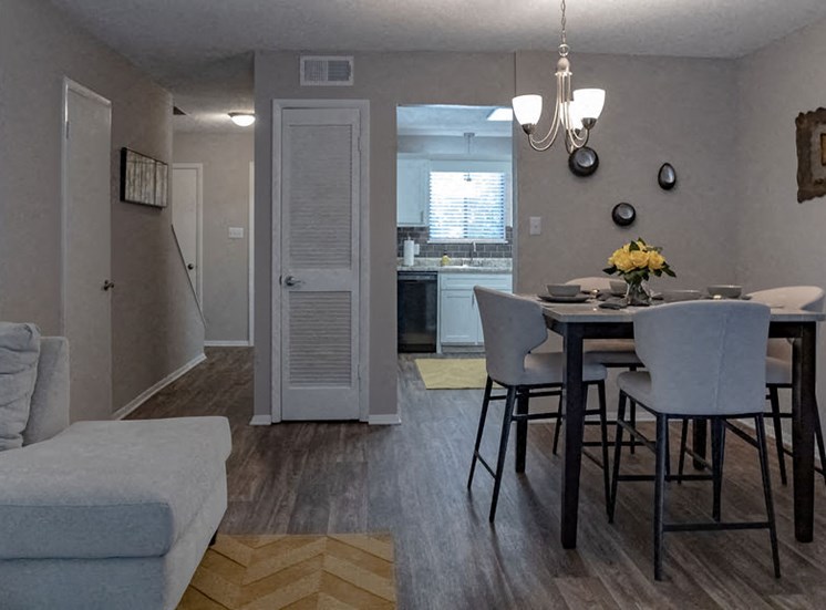 apartment dining area with wood-style flooring at Magnolia Crossing