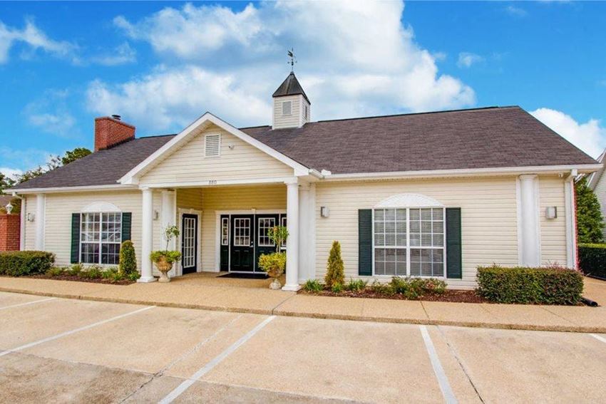 Outside of the Leasing office and parking lot at The Gables apartments in Ridgeland, MS Outside of the Leasing office and parking lot at The Gables apartments in Ridgeland, MS - Photo Gallery