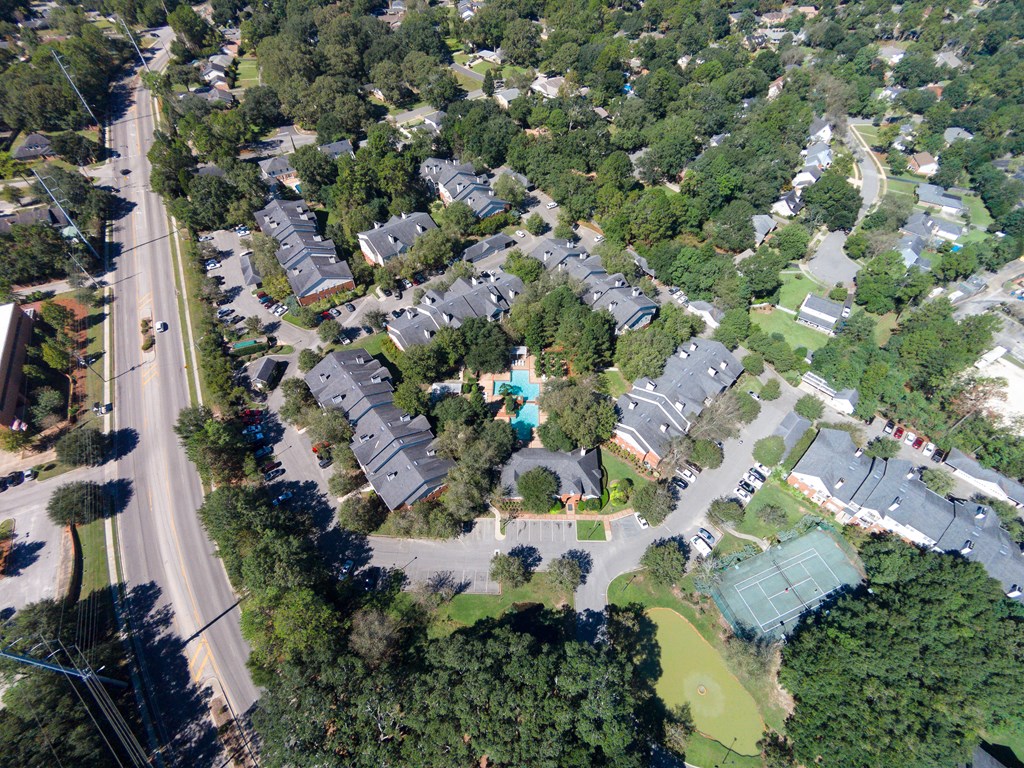 Aerial view of Regency Gates apartment community in Mobile, AL