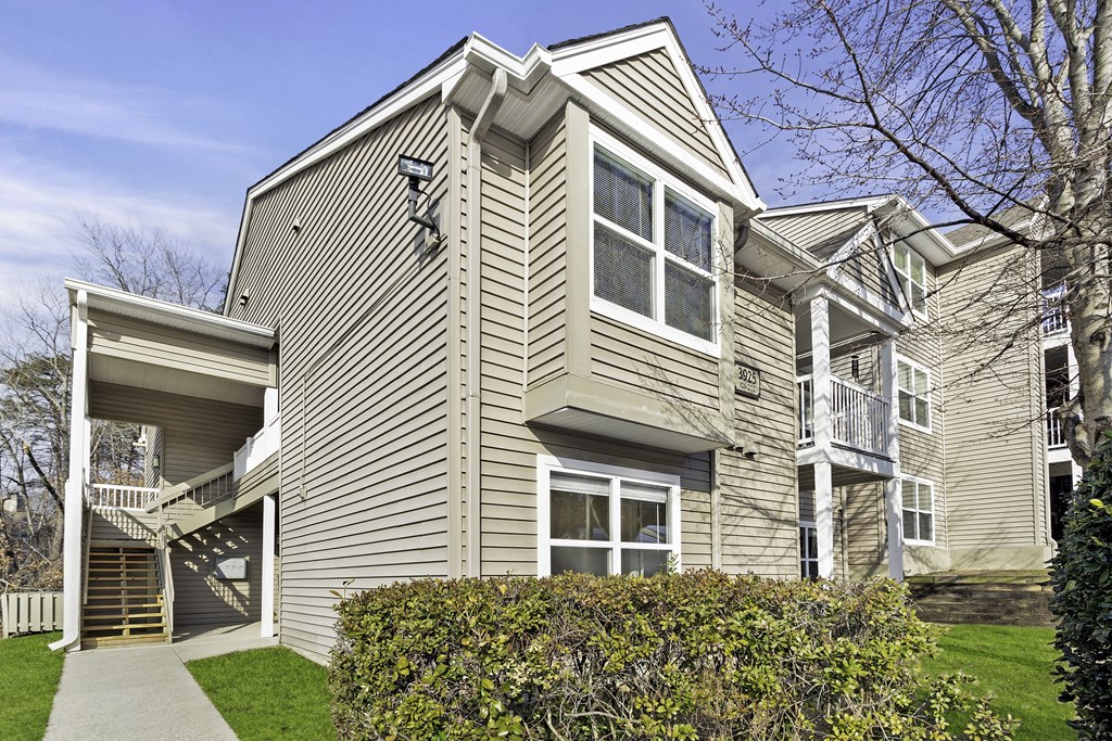 Residential building with private entrance at Windsor Park in Woodbridge, VA