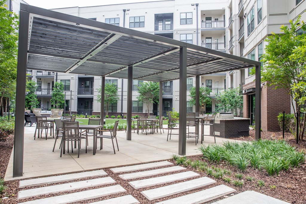Outdoor kitchen and grilling stations at Foundry Yards apartment rentals in Birmingham, AL