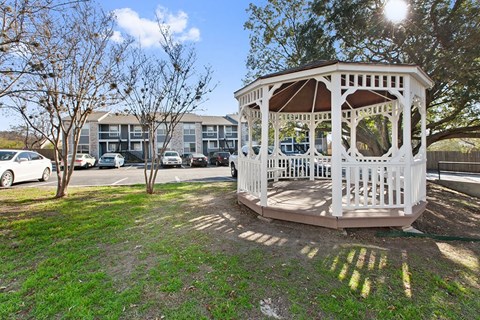 the gazebo at the preserve at polk apartments