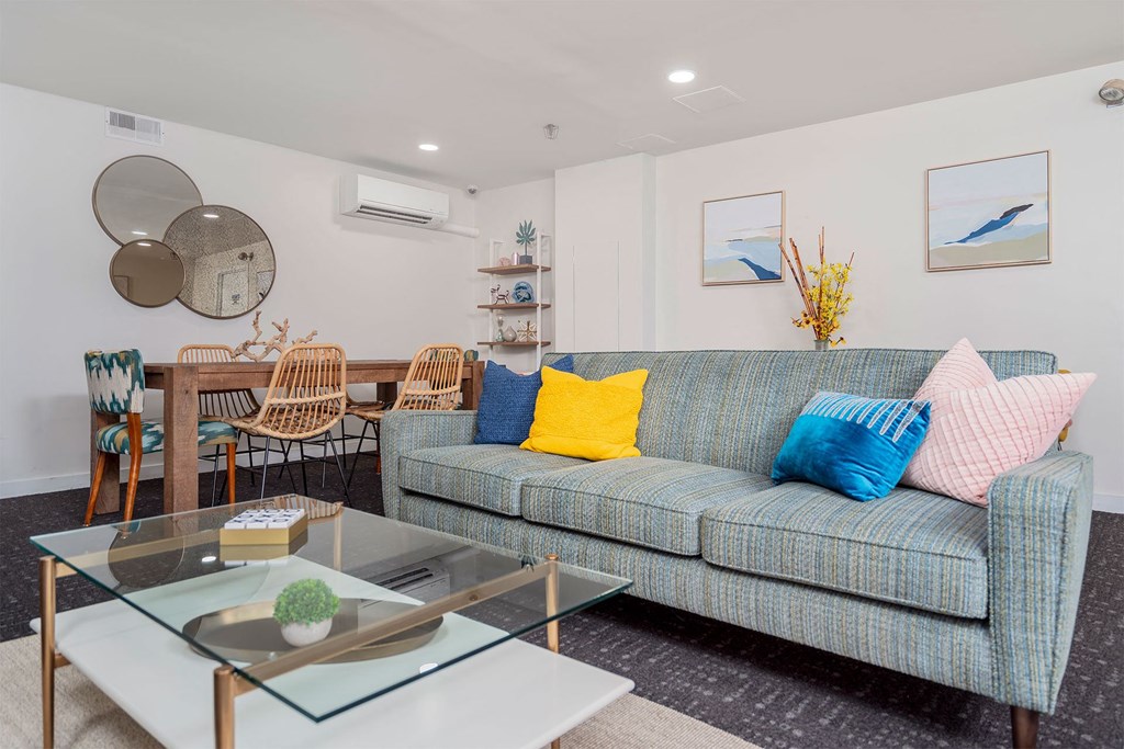 Oak Park City Apartments Lounge