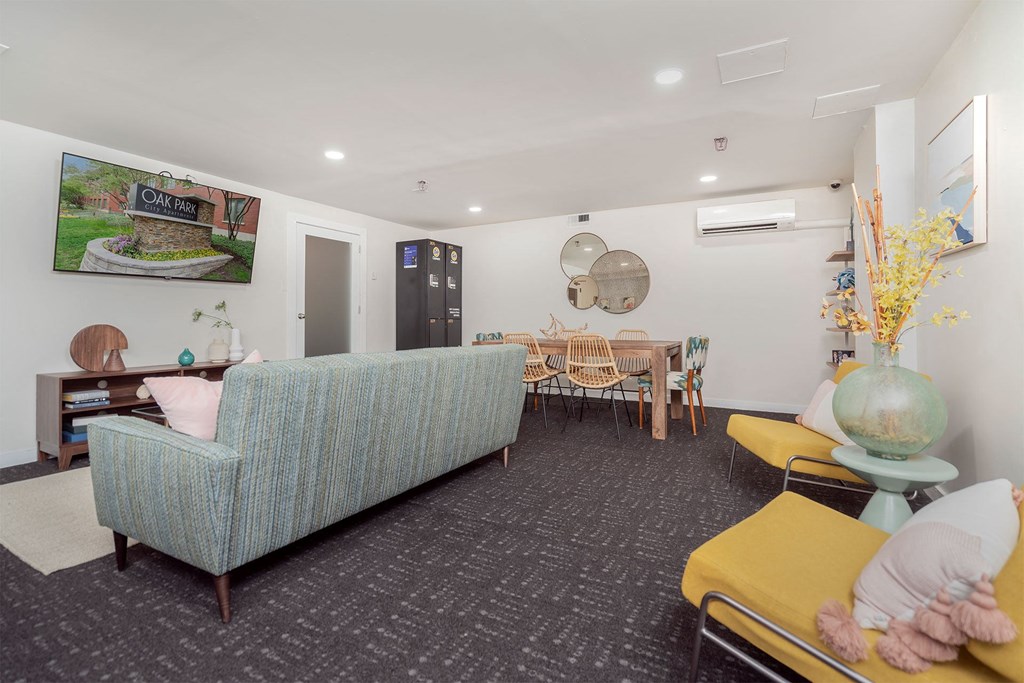 Oak Park City Apartments Lounge