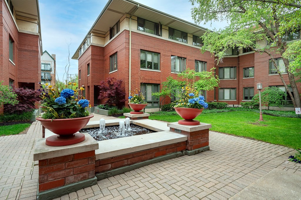 Oak Park City Apartments Community Exterior