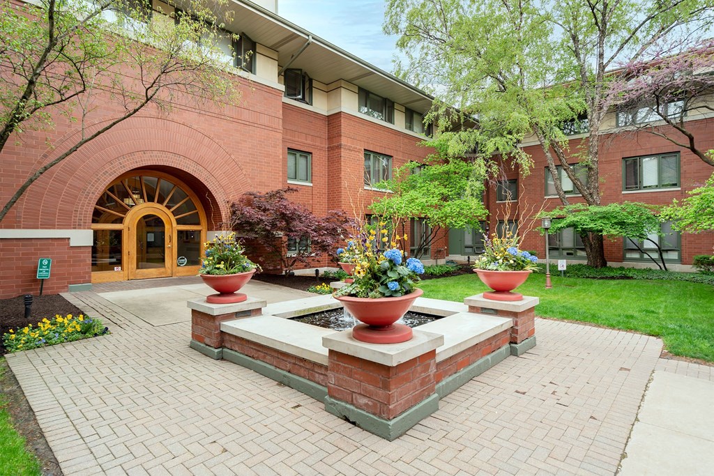 Oak Park City Apartments Community Exterior