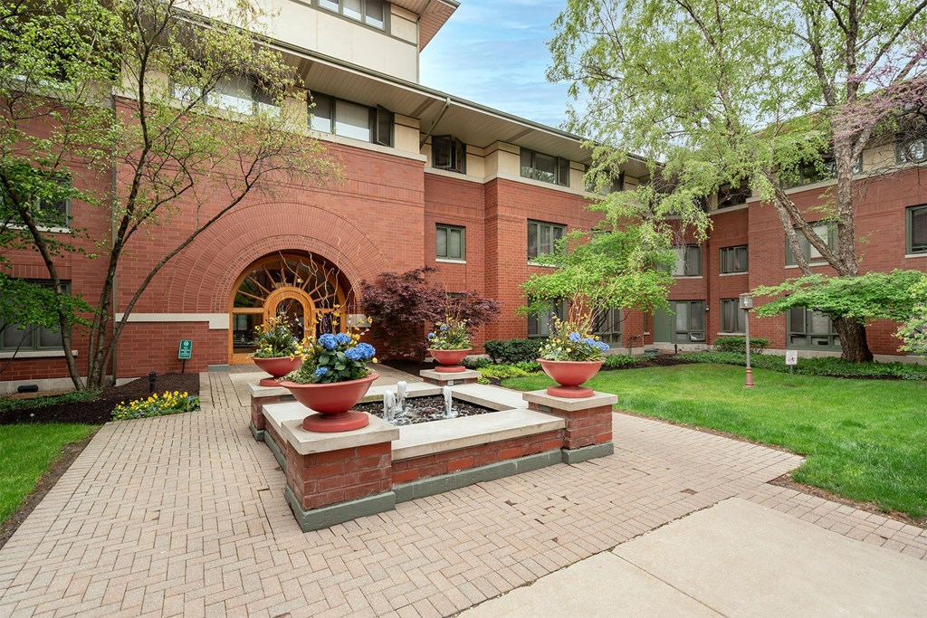 Oak Park City Apartments Community Exterior