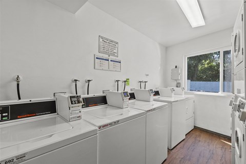 A laundry room with washers and dryers at Carrillo