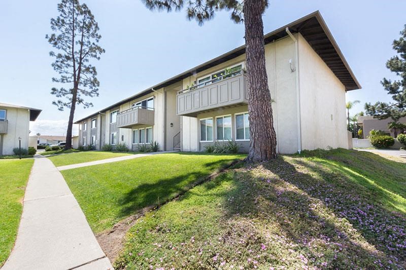 building view at Pickwick Apartments