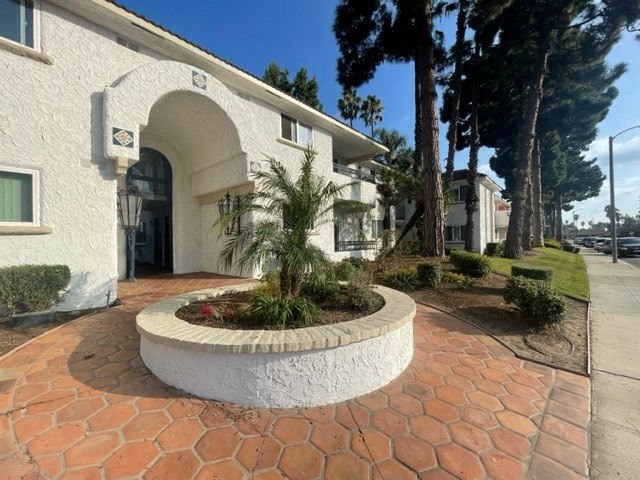 front of Villa Campana