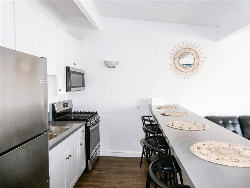 Kitchen with island at the Wave