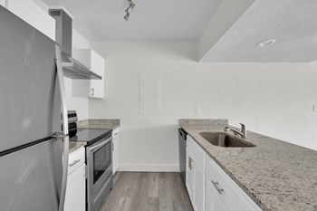 3119 Camelot Dr. Studio-3 Beds Apartment for Rent - Photo Gallery 5