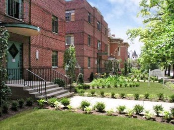 581-585 E. Town St.. - One Bedroom and Efficiencies 581-585 E. Town St.. - One Bedroom and Efficiencies - Photo Gallery 3
