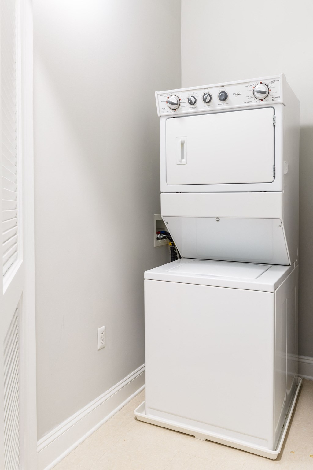 A white oven and drier are stacked on top of each other.