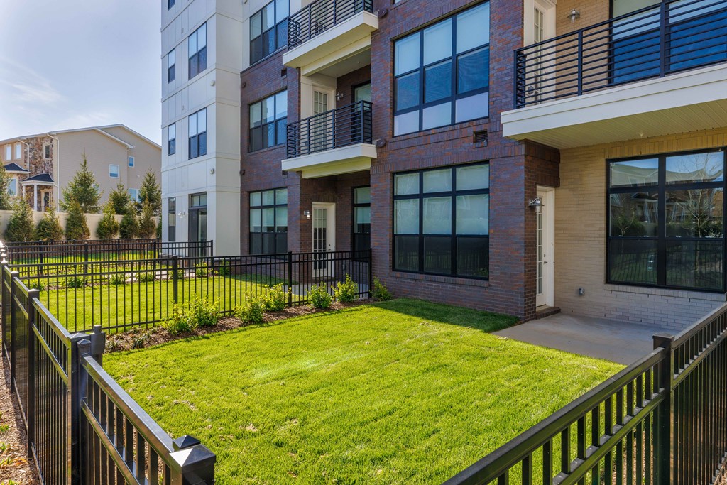 exterior view at the district at highland village apartments in highland park