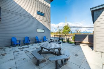 the private patio at the whispering winds apartments in pearland, tx