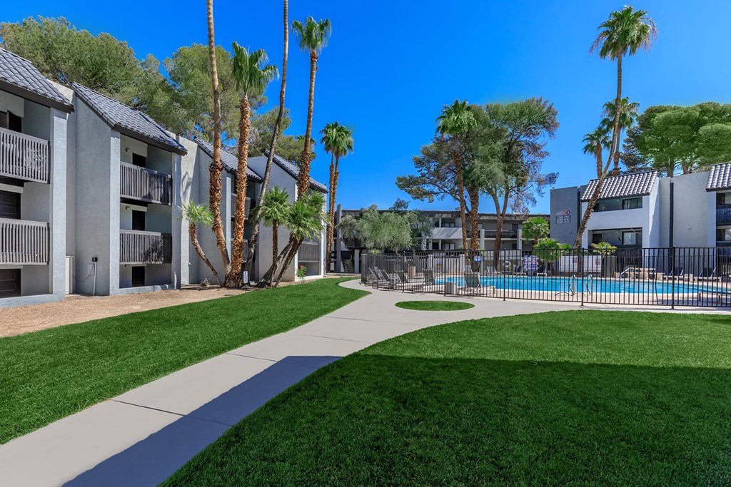 courtyard and pool at Evoq Apartment Homes, Las Vegas  