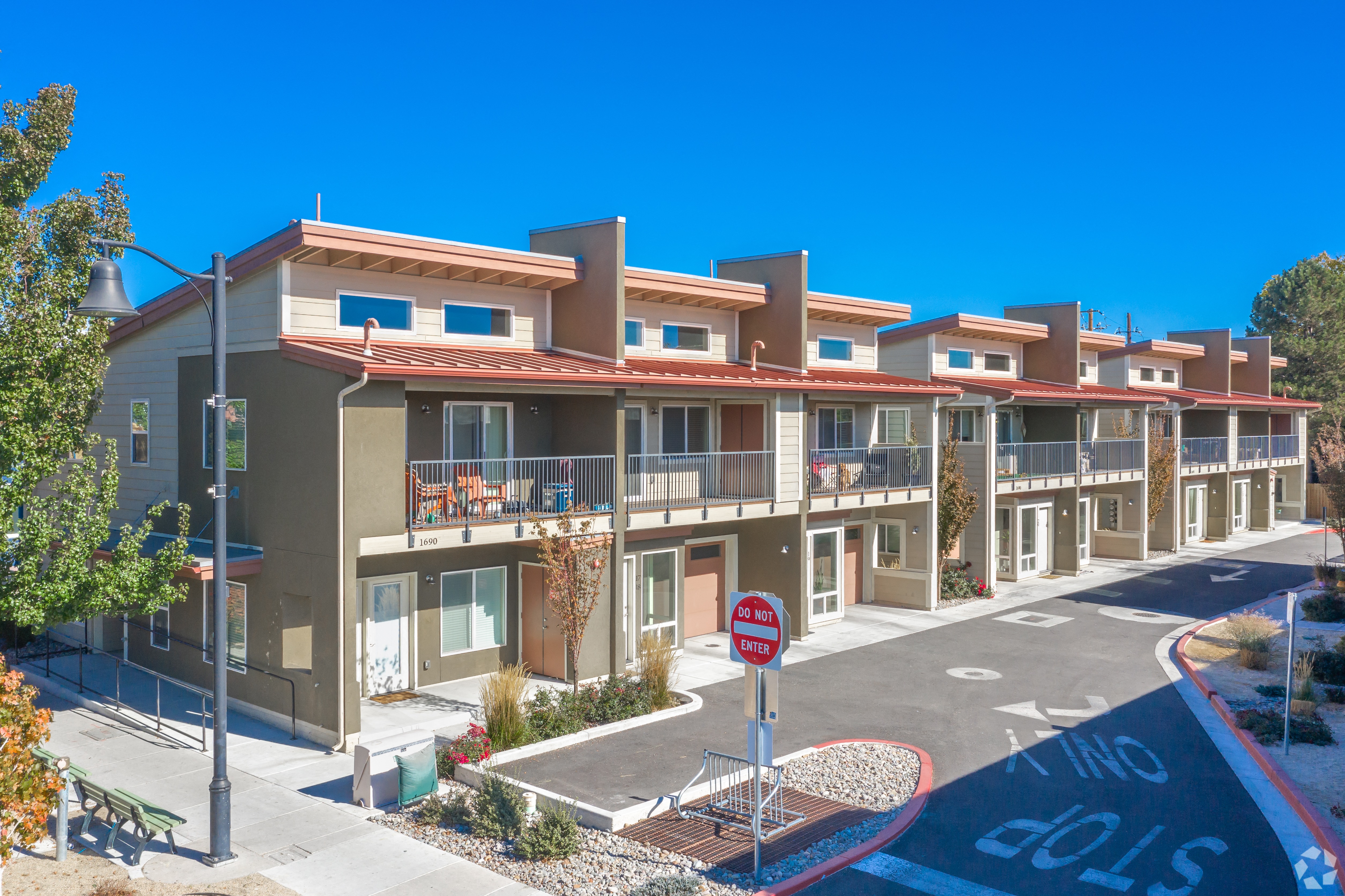 The DeLuxe Apartments