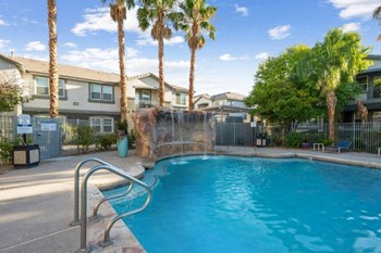 Pool and waterfall - Photo Gallery 4