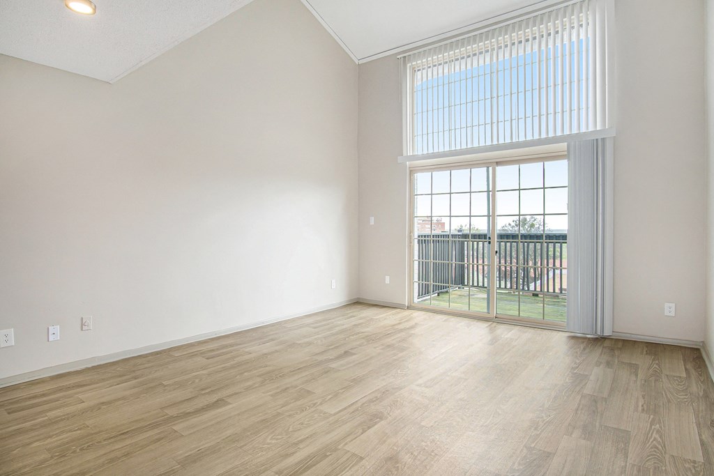 Nova Highland Interior