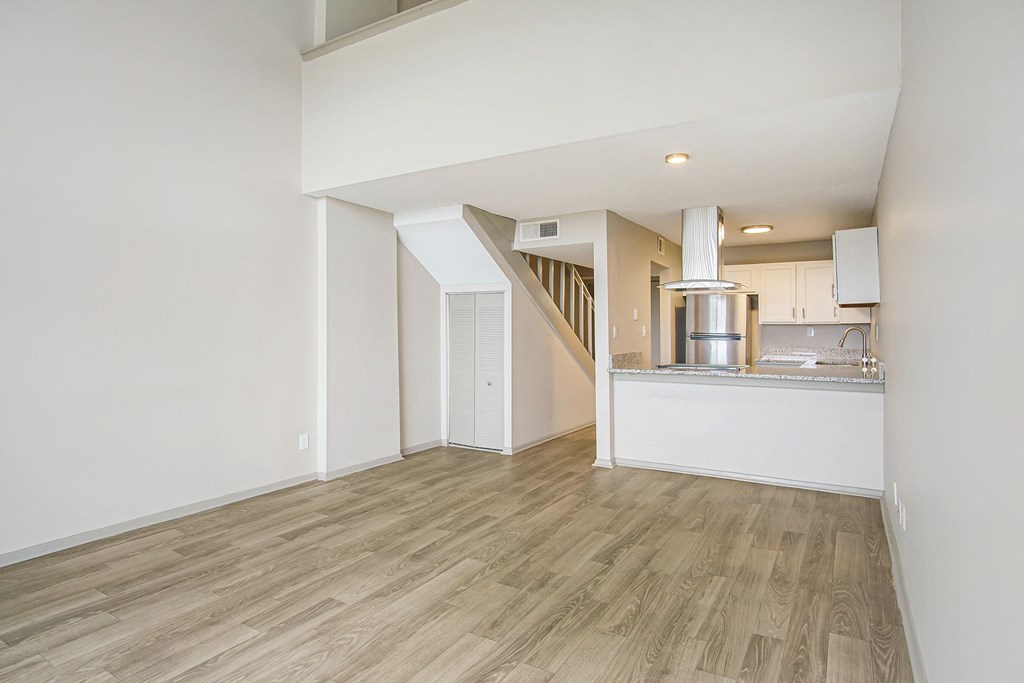 Nova Highland Interior