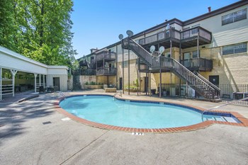 Heights of Hoover Pool - Photo Gallery 5