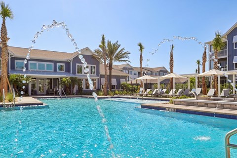 A large swimming pool with a fountain in the middle of it.