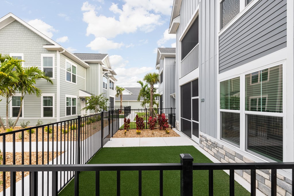 Patio at Palm Grove in Ellenton, FL 34222