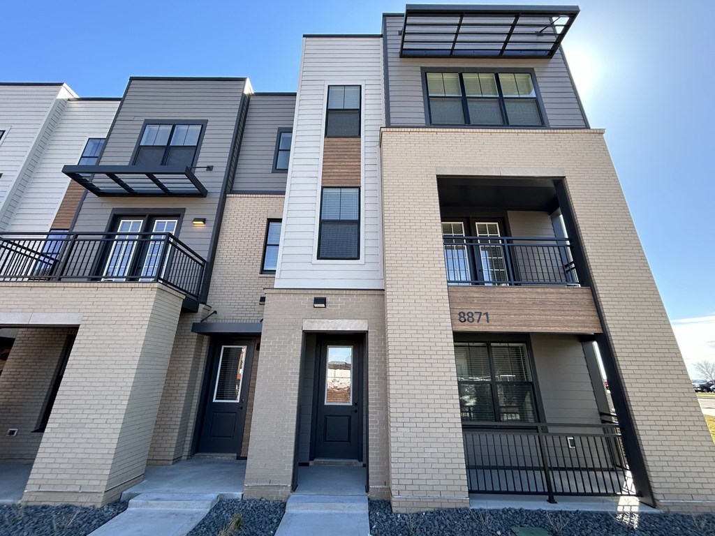 a view of the exterior of an apartment building at Meridian at CityPlace, Woodbury, MN