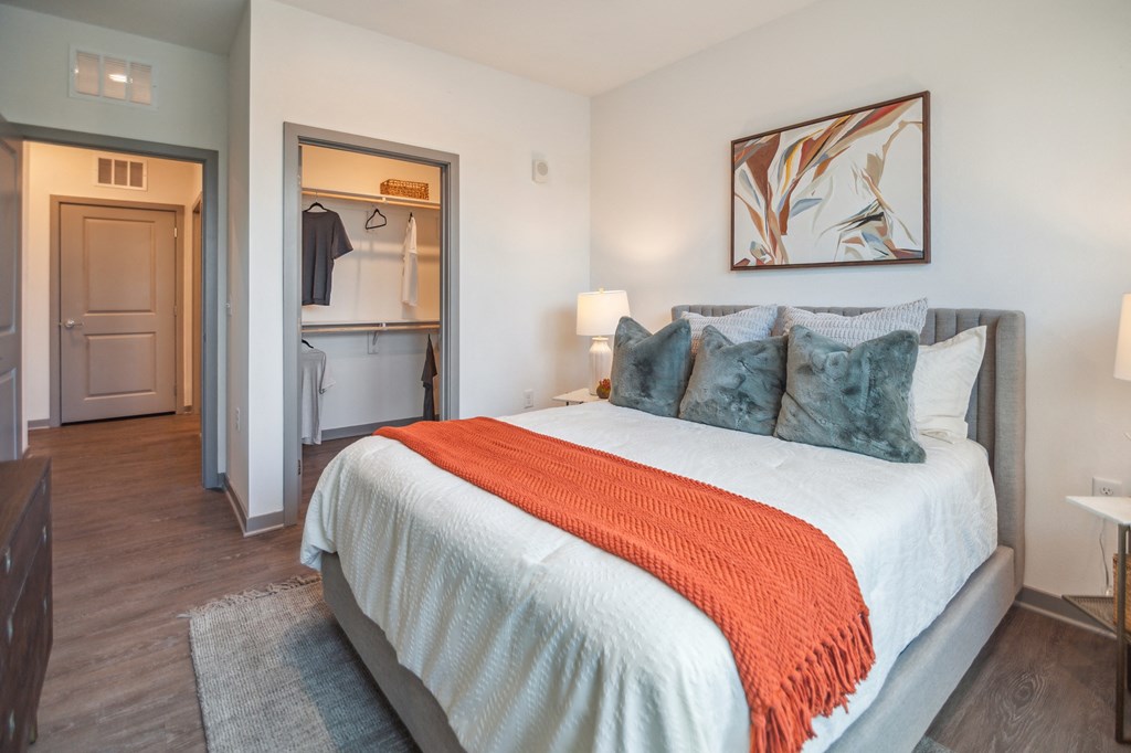 a bedroom with a bed and a stairwell in a hotel room  at Palm Grove, Ellenton