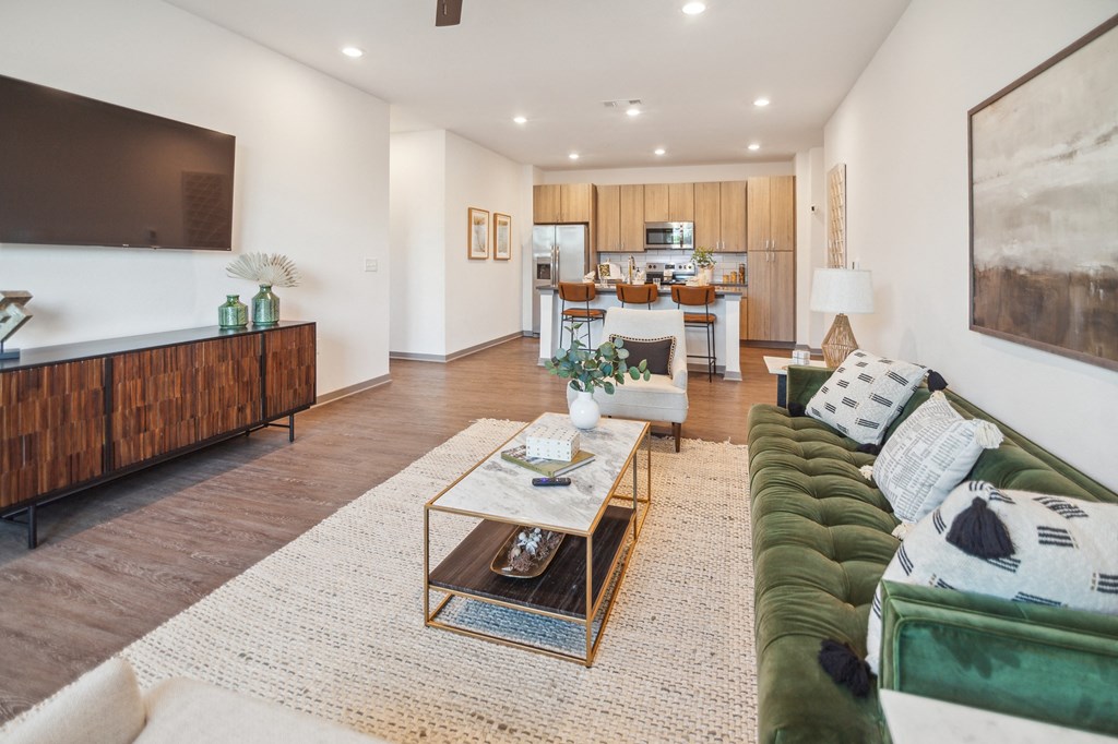 a living room with a green couch and a table  at Palm Grove, Ellenton, Florida