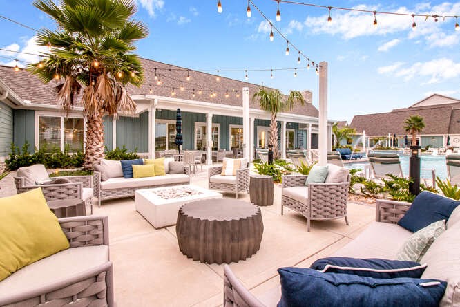 Outdoor Patio at Watermark at Urban Blu, Florida