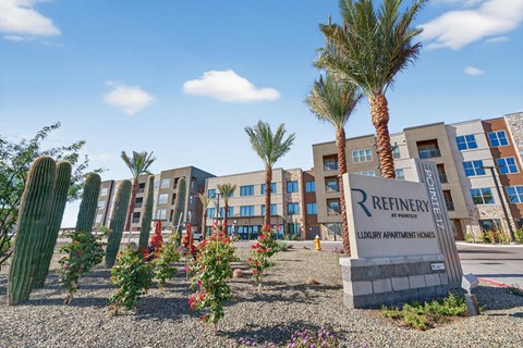 Building Exterior View at Refinery at Pointe17 Apartments, Phoenix, AZ, 85085