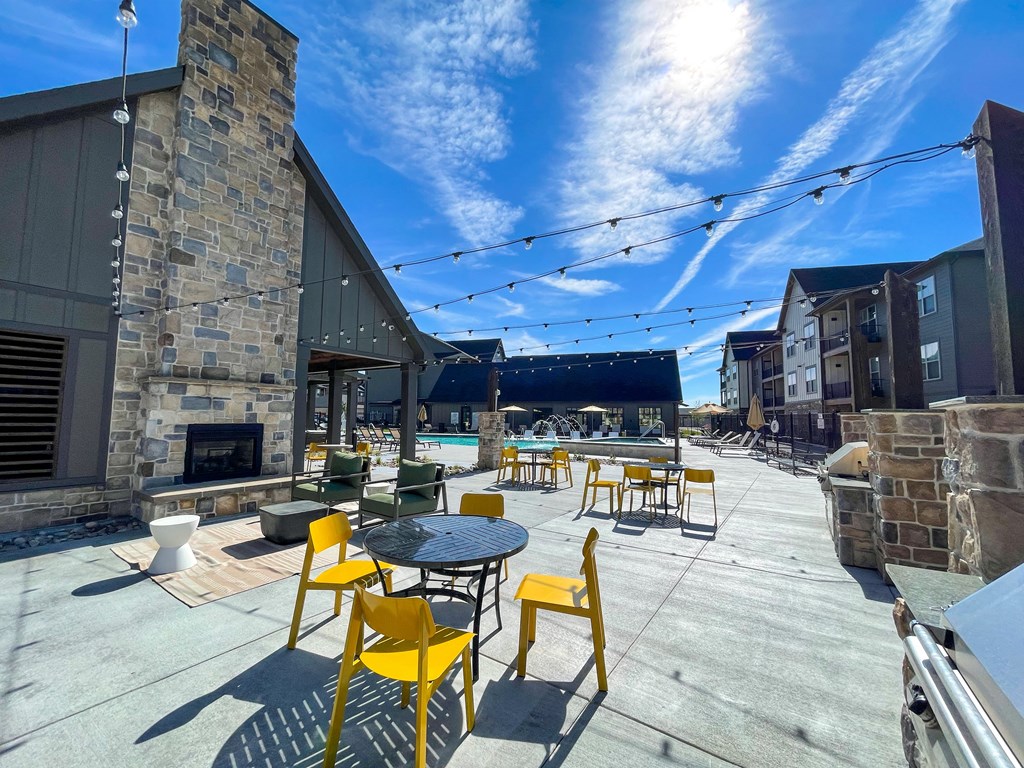 Outdoor Grill With Intimate Seating Area at Apex, Colorado Springs, 80923