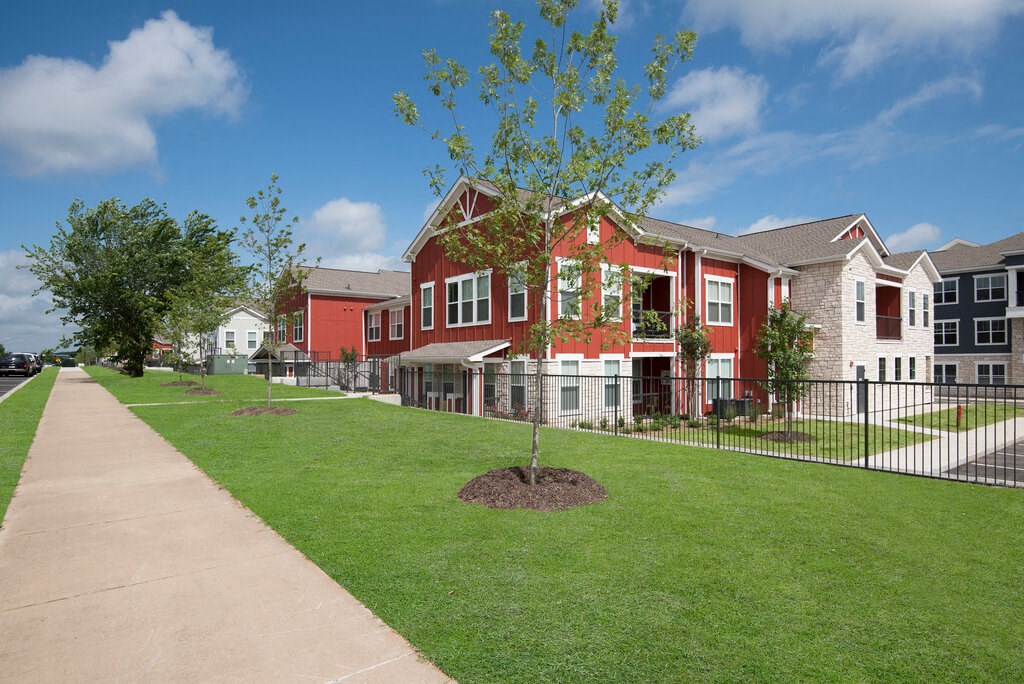 Lush Green Outdoor at Watermark at Steele Crossing, Fayetteville, 72703