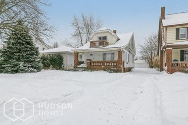 Hudson Homes Management Single Family Home For Rent Pet Friendly remodeled kitchen remodeled bathroom beautiful
10012 ROBINSON AVE 10012 Robinson Ave Unit 2 Garfield Hts OH 44125
