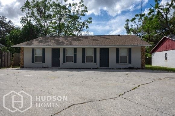 Hudson Homes Management Single Family Home For Rent Pet Friendly 1411 E 109th Ave Unit 1 Tampa FL 33612 3 bedrooms 1 bathroom granite countertops washer drier hookup refrigerator - Photo Gallery 1