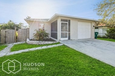 Hudson Homes Management Single Family Homes - 141 1st St, Naples, FL, 34113