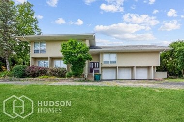 Hudson Homes Management Single Family Homes - 16 Horseshoe Ln, Lemont, IL, 60439