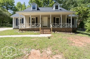 Hudson Homes Management Single Family Home For Rent 230 Andover Cir Irmo South Carolina Dishwasher Front Porch Private Driveway Fireplace