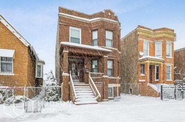 Hudson Homes Management Single Family Home For Rent Pet Friendly remodeled kitchen remodeled bathroom beautiful 2317 South Hamlin Avenue,  Chicago, IL 60623, Floor Unit 2